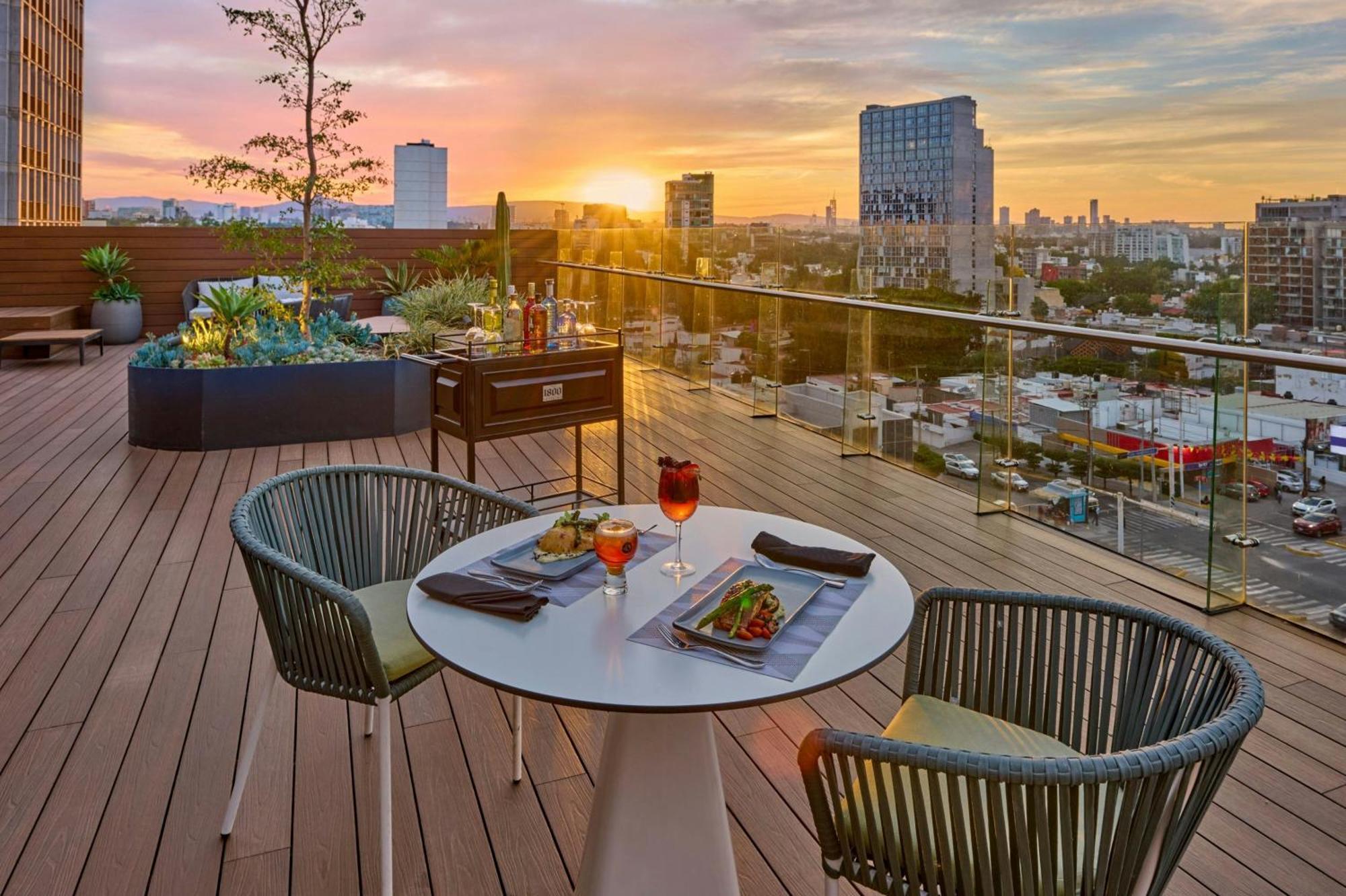 City Express Plus By Marriott Guadalajara Providencia Luaran gambar